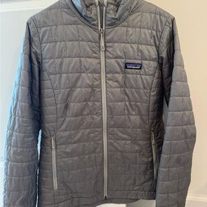 Patagonia Gray Quilted Puffer Jacket - Size Medium